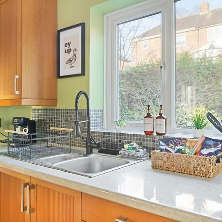 3 Bedroom House - Well Presented - Spacious - Flexible Check In - Free Parking Nottingham Esterno foto